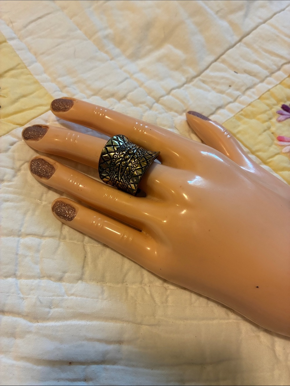 Antique-Style Textured Wide Band Ring in Iridescent Green-Stretchy